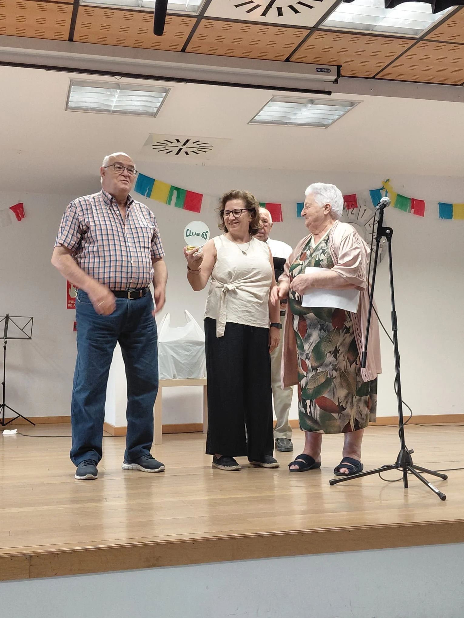 CLUB 65 RECONOCIMIENTO A LA LABOR DE LA ASOCIACIÓN